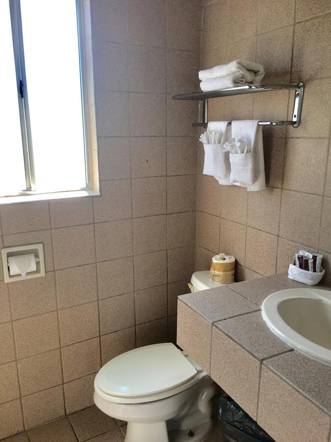 6 Ca Civic Center Hotel 2*
